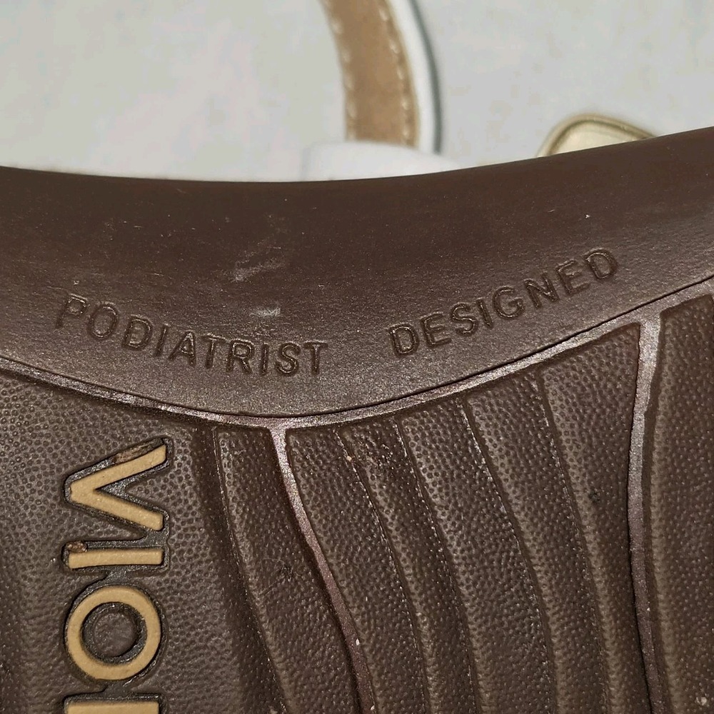 EUC VIONIC Miami Sandals White T Strap w Gold Accents Arch Support Sz 7.5 - Picture 8 of 10